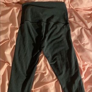 green lululemon leggings cropped size 4